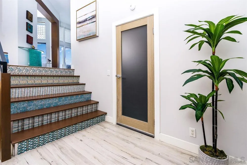 1060 America Way Del Mar, CA 92014