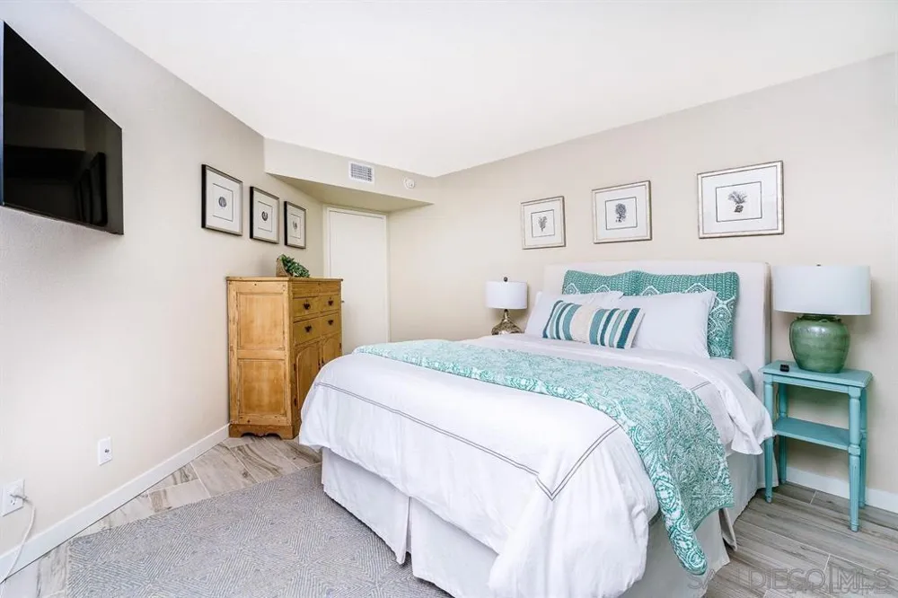 1060 America Way Del Mar, CA 92014