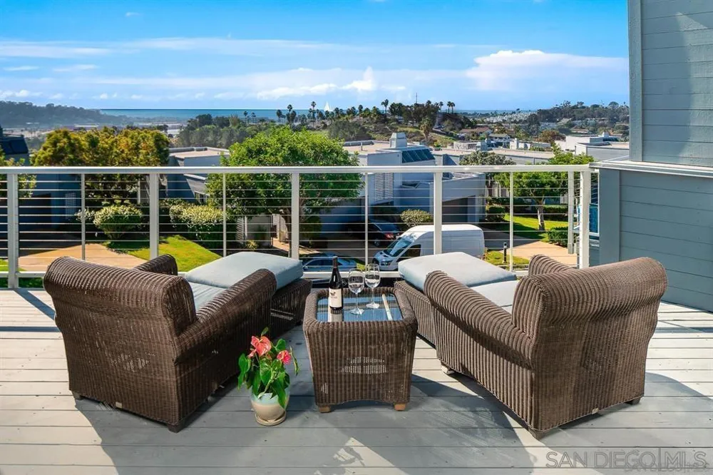 1060 America Way Del Mar, CA 92014