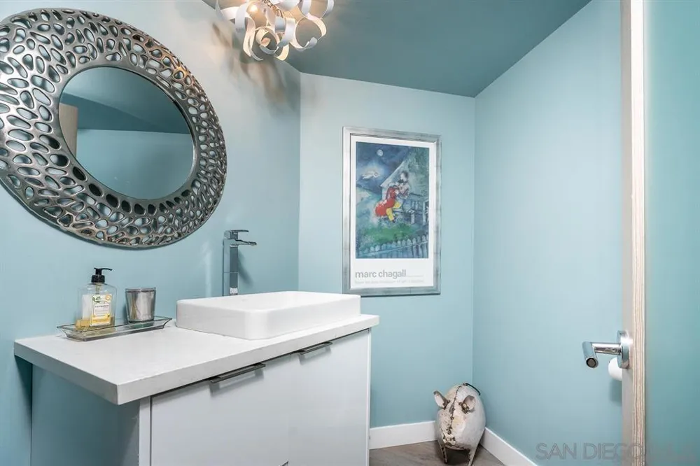 1060 America Way Del Mar, CA 92014