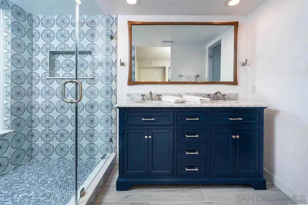 1060 America Way Del Mar, CA 92014