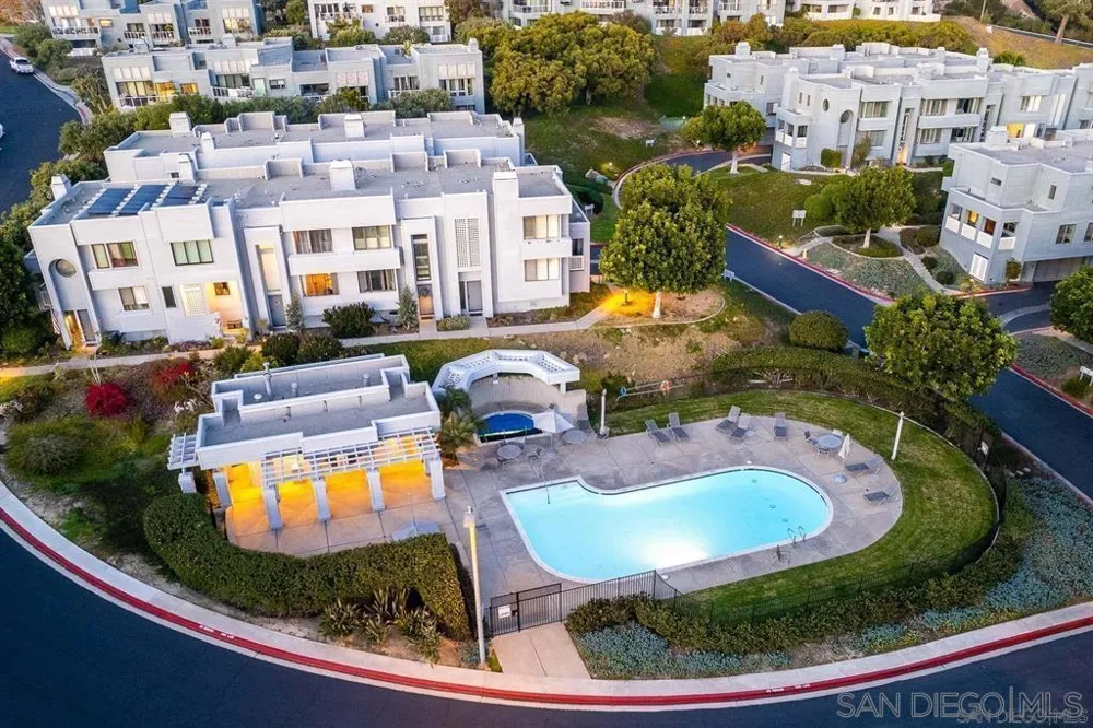 1060 America Way Del Mar, CA 92014