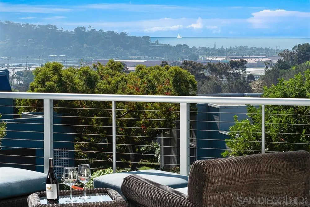 1060 America Way Del Mar, CA 92014
