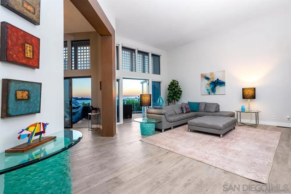 1060 America Way Del Mar, CA 92014