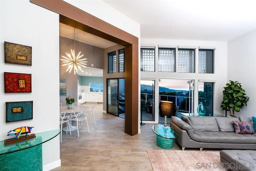 1060 America Way Del Mar, CA 92014