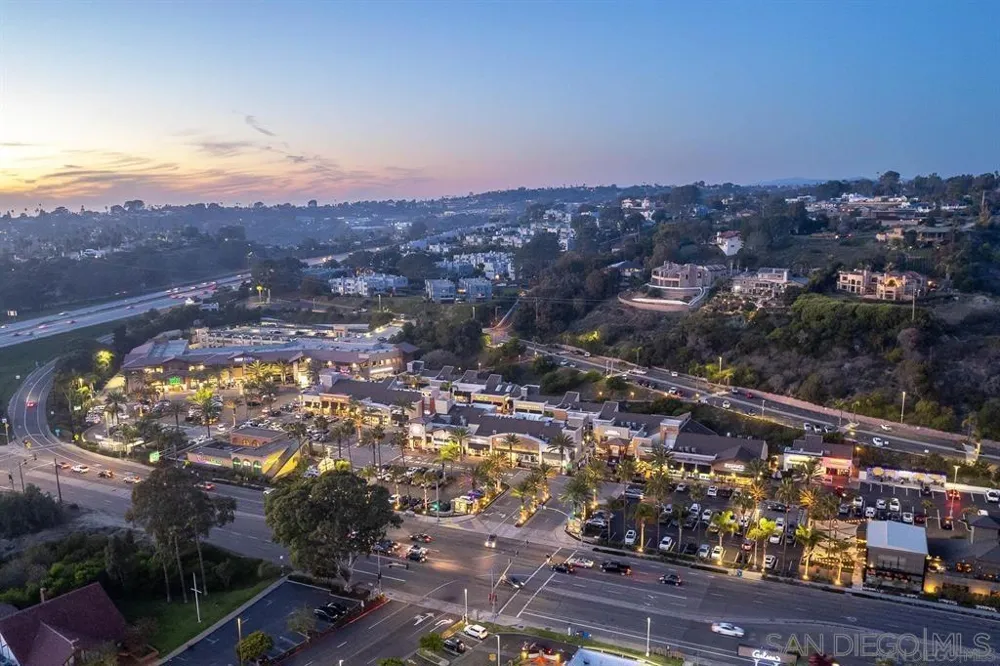 1060 America Way Del Mar, CA 92014