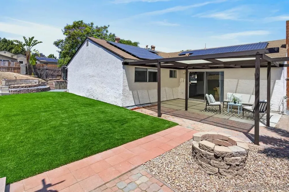 520 La Barca St Spring Valley, CA 91977
