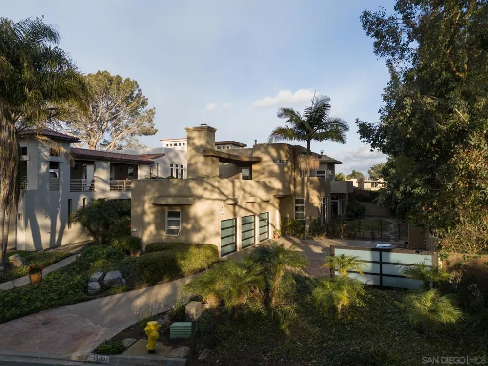 13601 Nogales Drive Del Mar, CA 92014