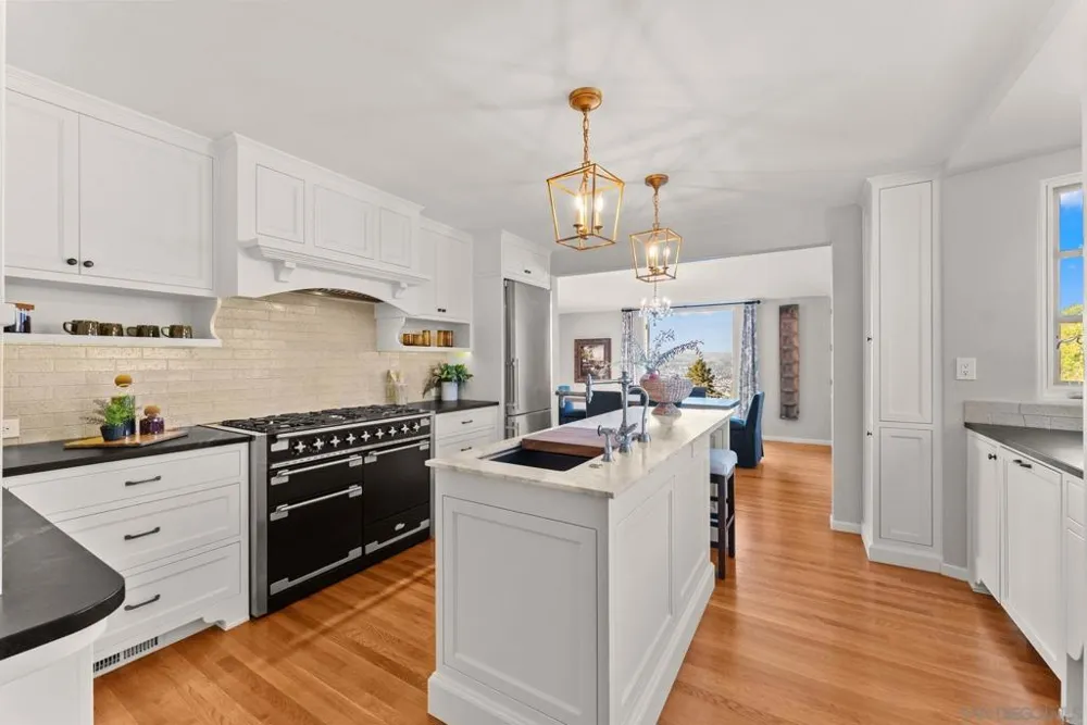 10260 Fuerte La Mesa, CA 91941