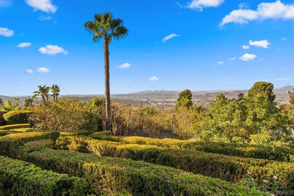 10260 Fuerte La Mesa, CA 91941