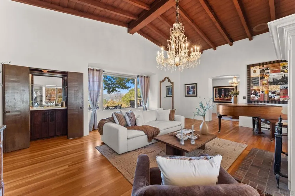 10260 Fuerte La Mesa, CA 91941