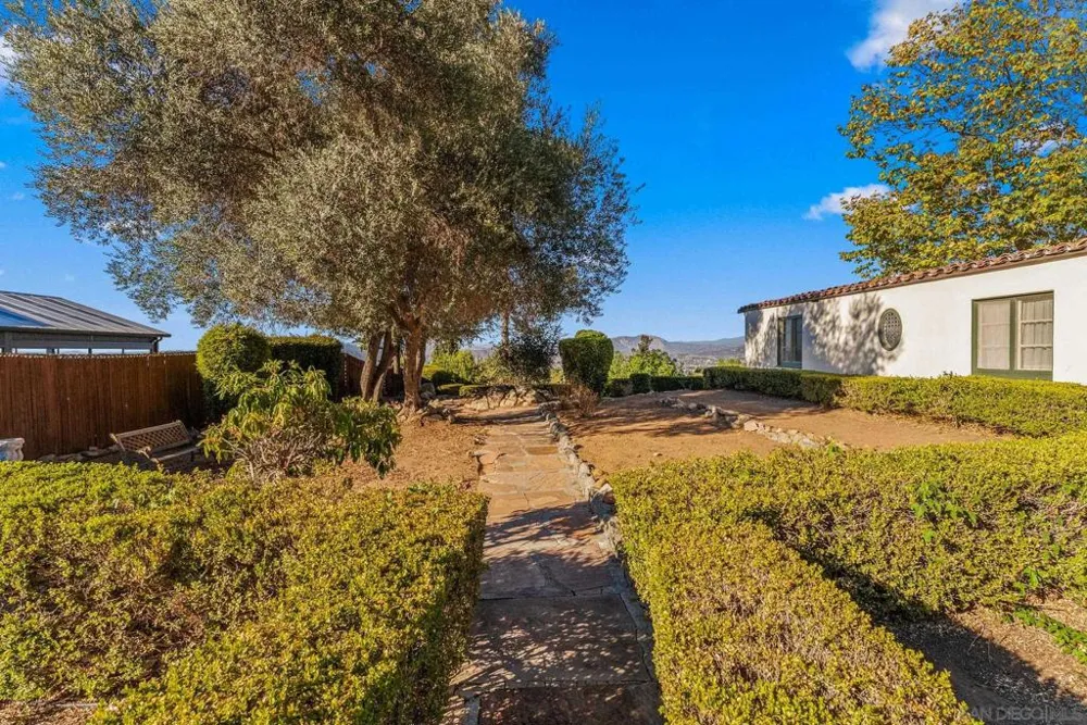 10260 Fuerte La Mesa, CA 91941