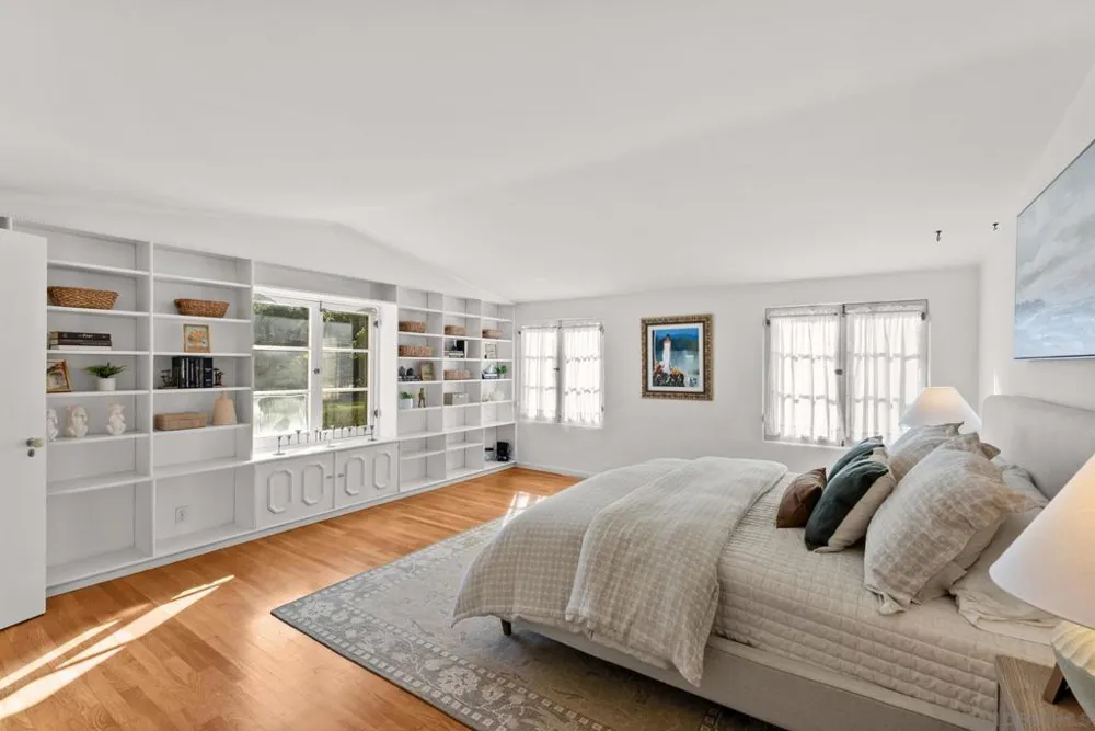 10260 Fuerte La Mesa, CA 91941