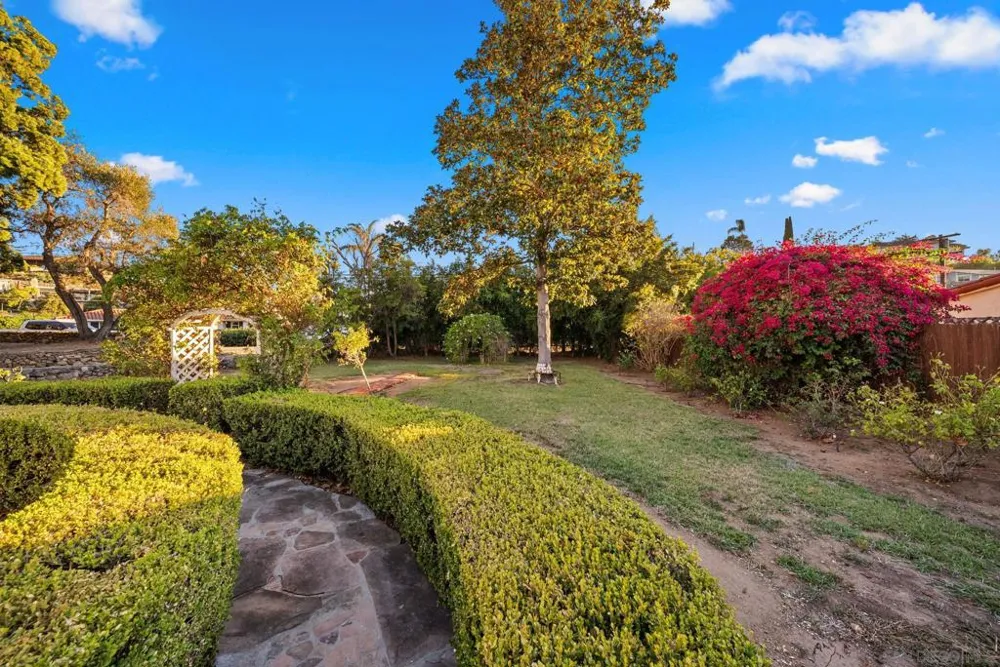10260 Fuerte La Mesa, CA 91941