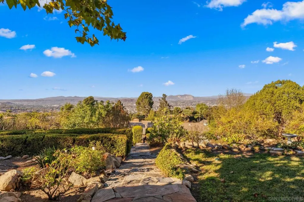 10260 Fuerte La Mesa, CA 91941