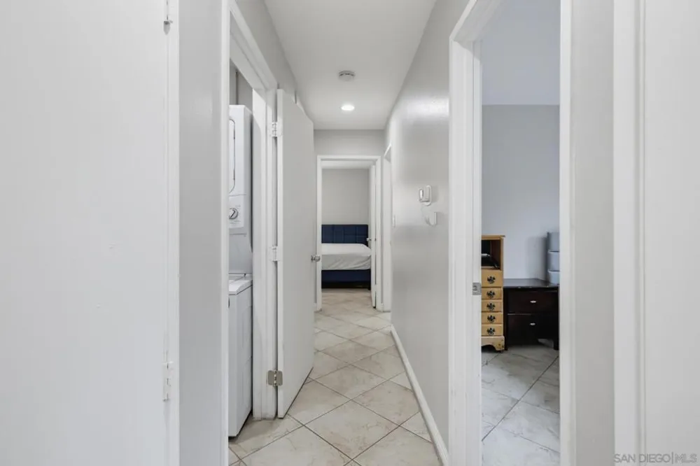 8035 Calle Fanita Santee, CA 92071