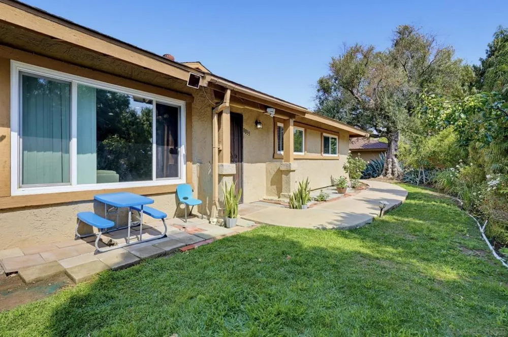 8035 Calle Fanita Santee, CA 92071