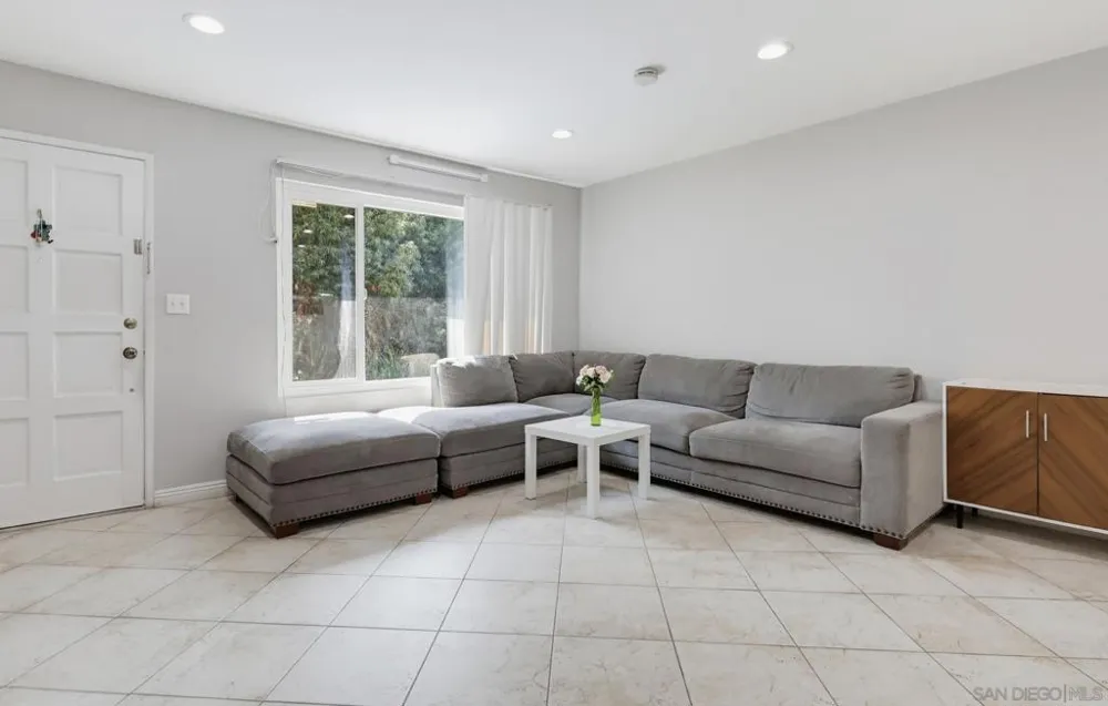 8035 Calle Fanita Santee, CA 92071