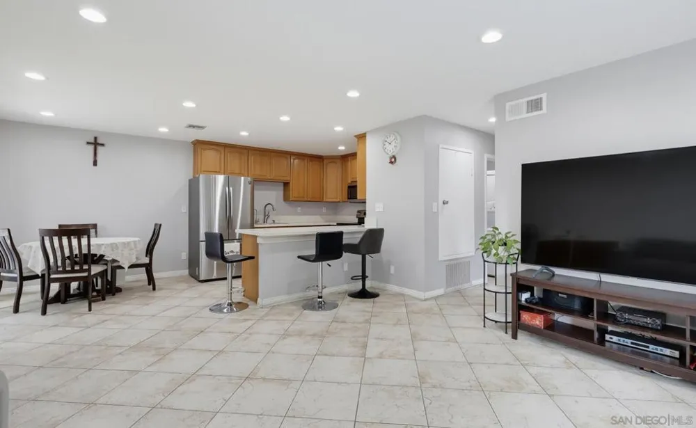 8035 Calle Fanita Santee, CA 92071