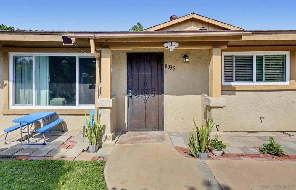 8035 Calle Fanita Santee, CA 92071