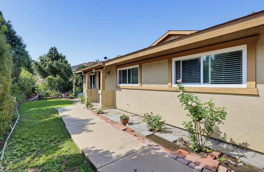 8035 Calle Fanita Santee, CA 92071