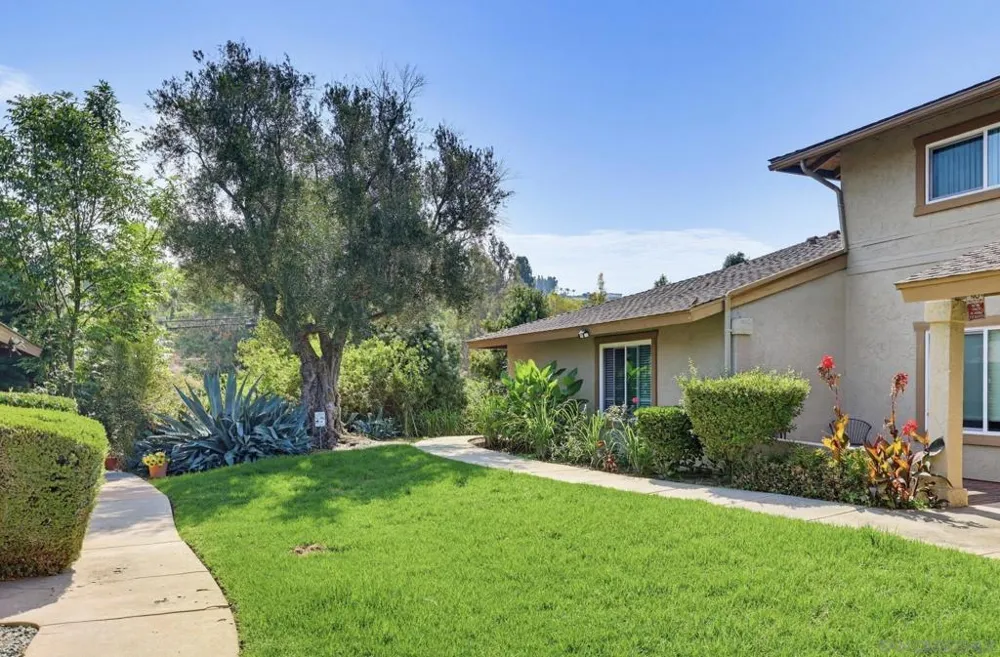 8035 Calle Fanita Santee, CA 92071