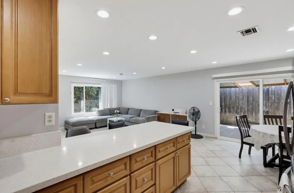 8035 Calle Fanita Santee, CA 92071