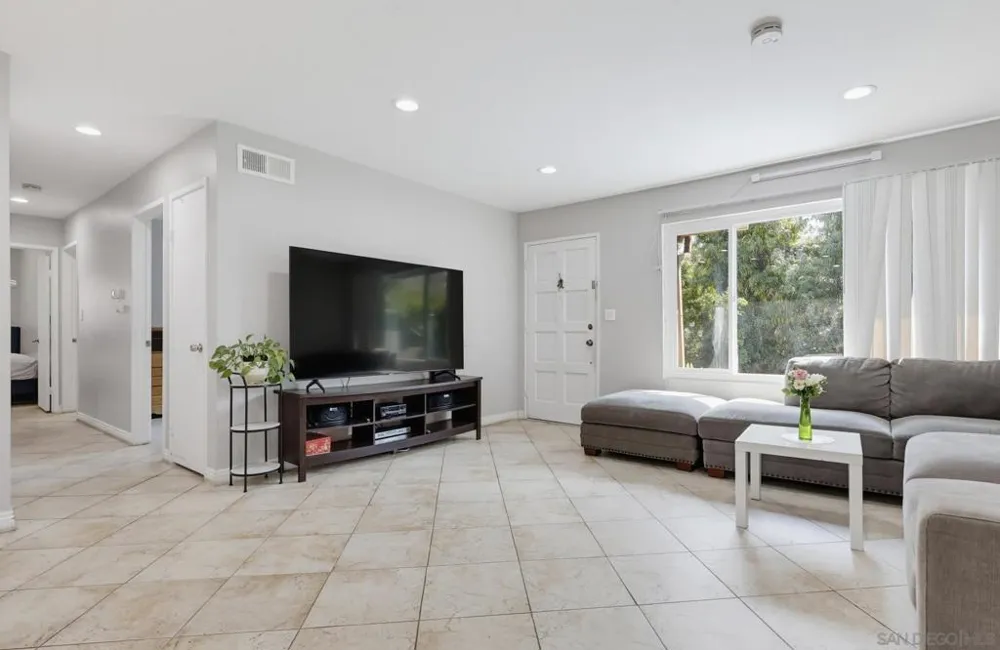8035 Calle Fanita Santee, CA 92071