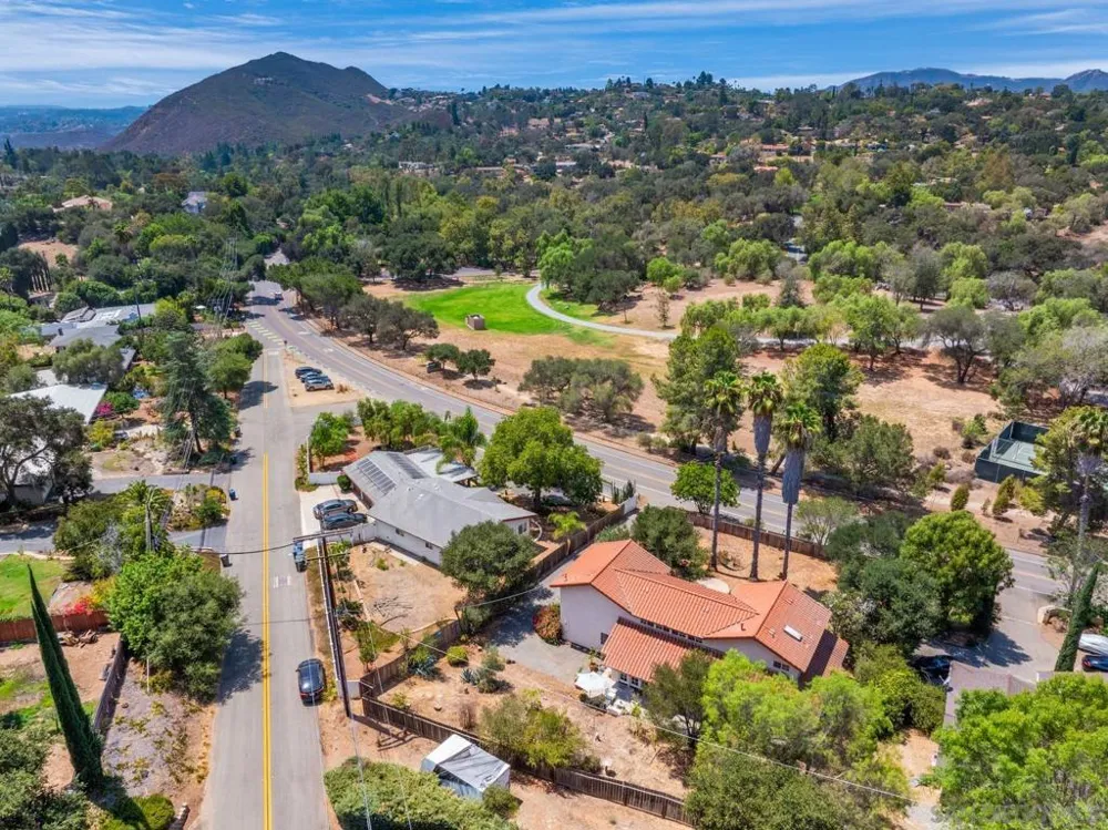 2744 Felicita Escondido, CA 92029