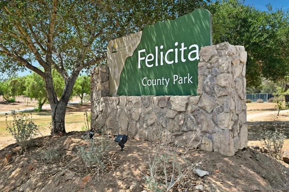 2744 Felicita Escondido, CA 92029
