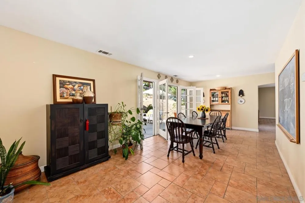 2744 Felicita Escondido, CA 92029