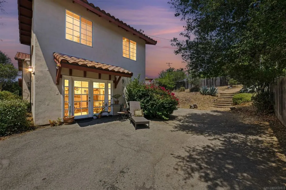 2744 Felicita Escondido, CA 92029