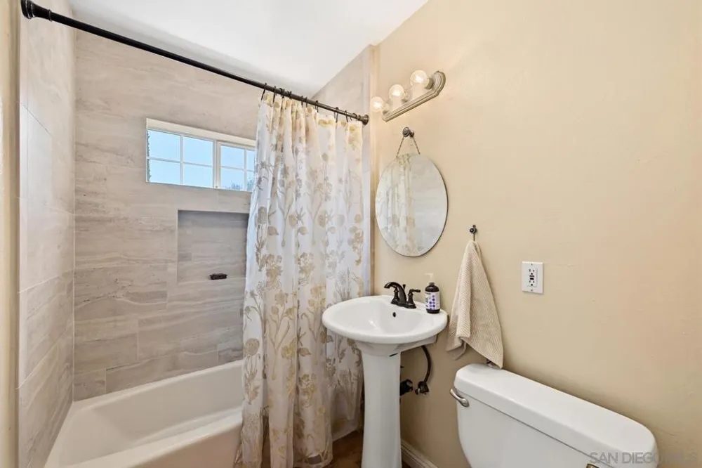 2744 Felicita Escondido, CA 92029