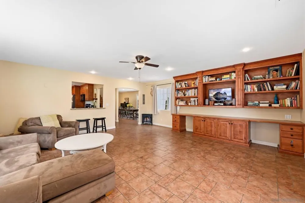 2744 Felicita Escondido, CA 92029