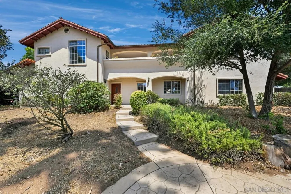 2744 Felicita Escondido, CA 92029