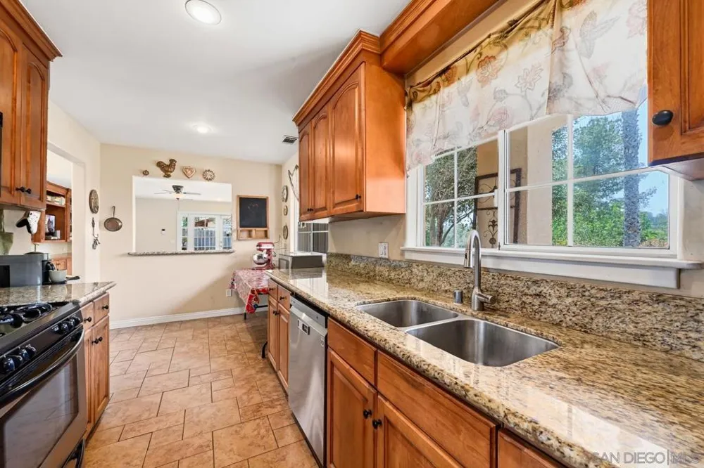 2744 Felicita Escondido, CA 92029