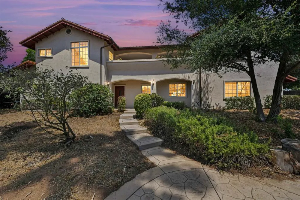 2744 Felicita Escondido, CA 92029