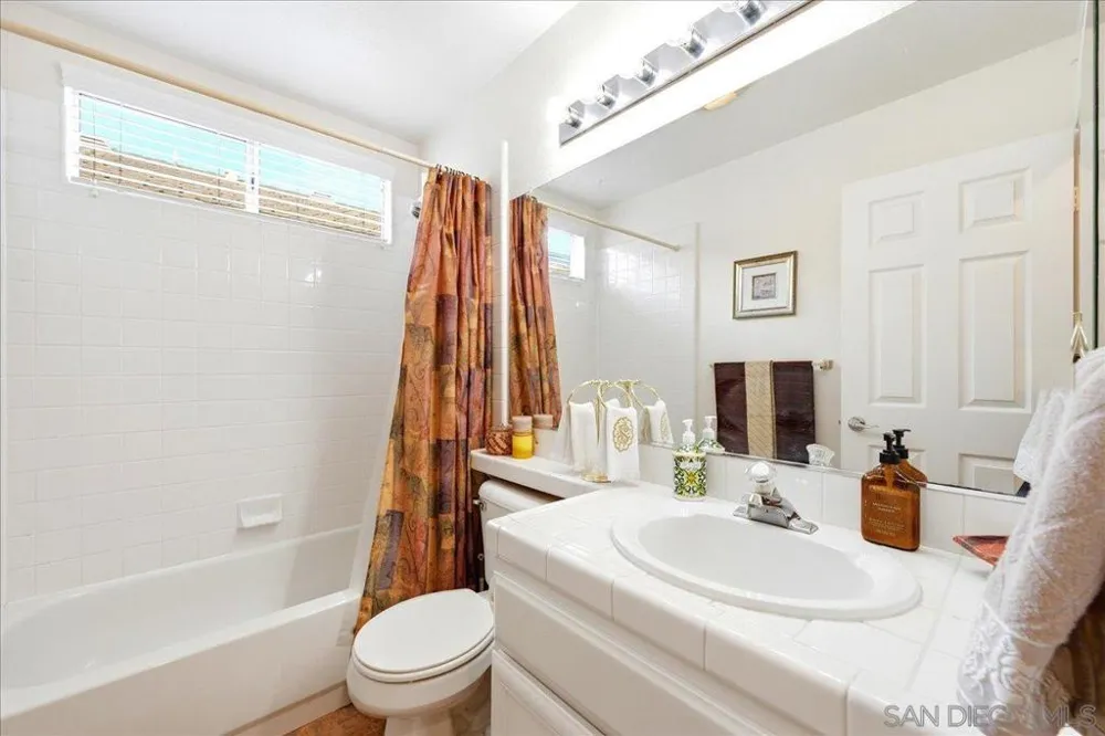 2279 Bear Rock Escondido, CA 92026