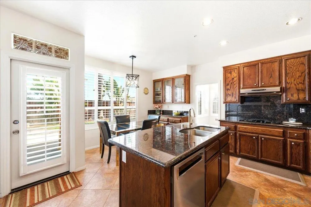 2279 Bear Rock Escondido, CA 92026