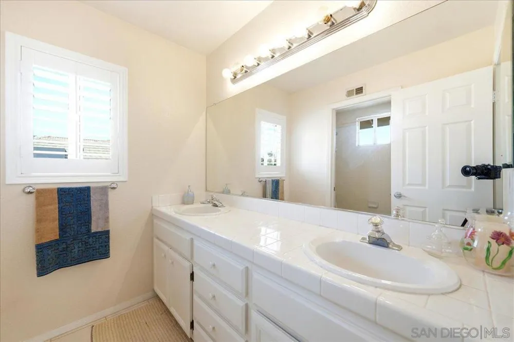 2279 Bear Rock Escondido, CA 92026