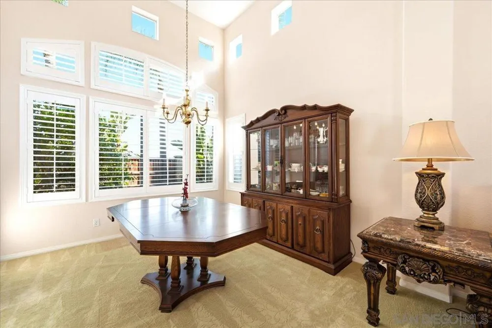 2279 Bear Rock Escondido, CA 92026