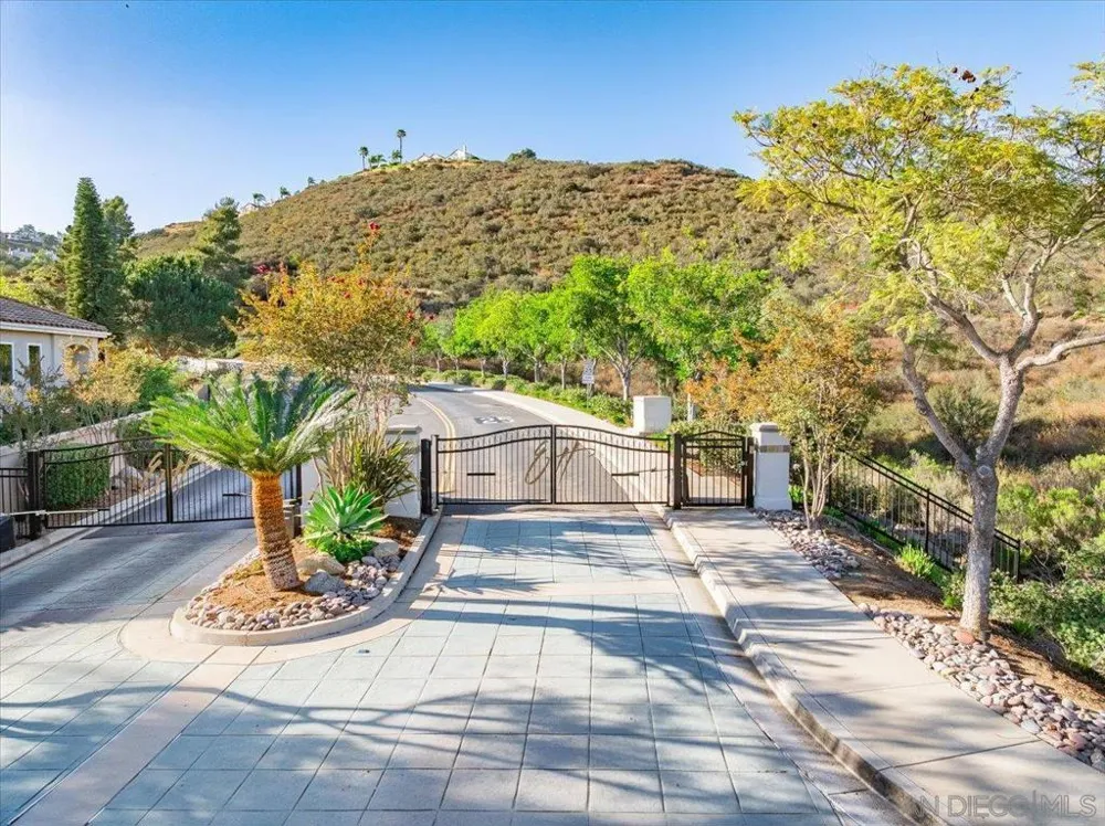 2279 Bear Rock Escondido, CA 92026