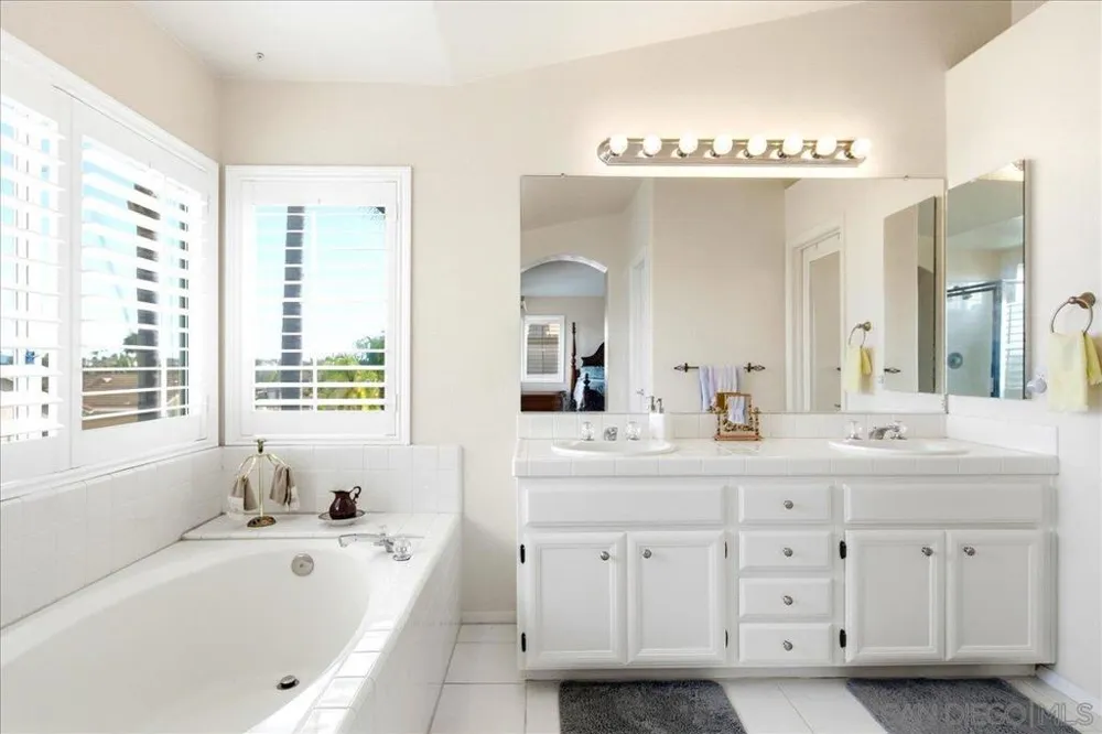 2279 Bear Rock Escondido, CA 92026