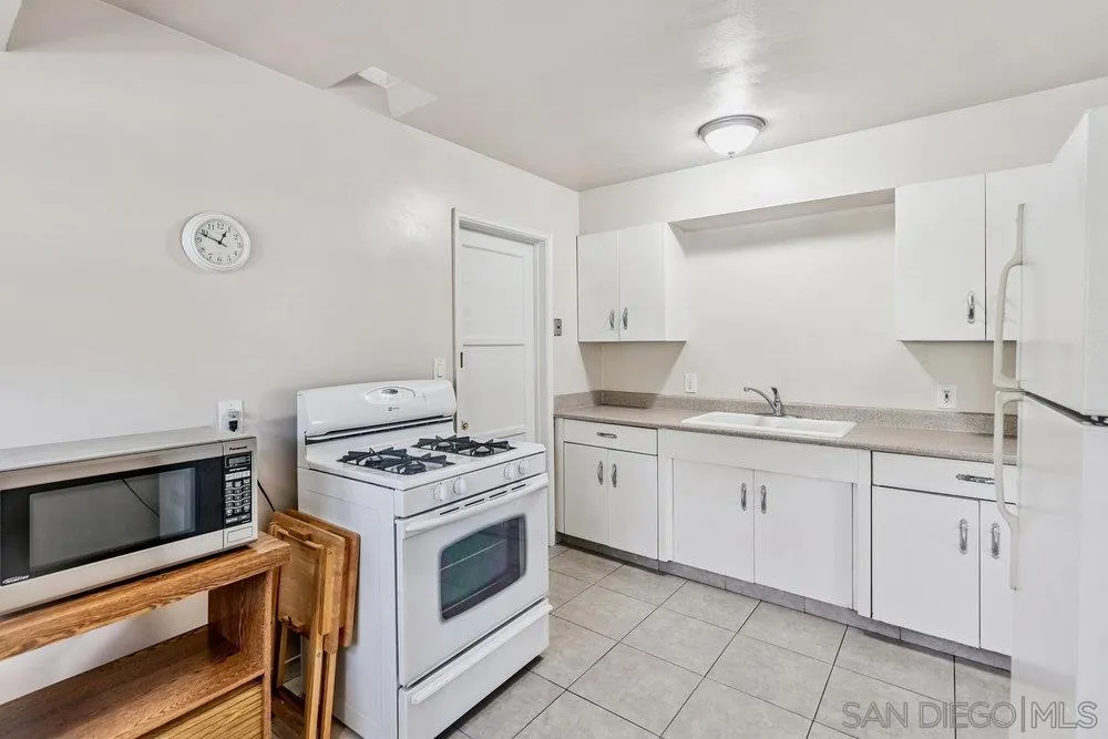 6343 Jeff St San Diego, CA 92115