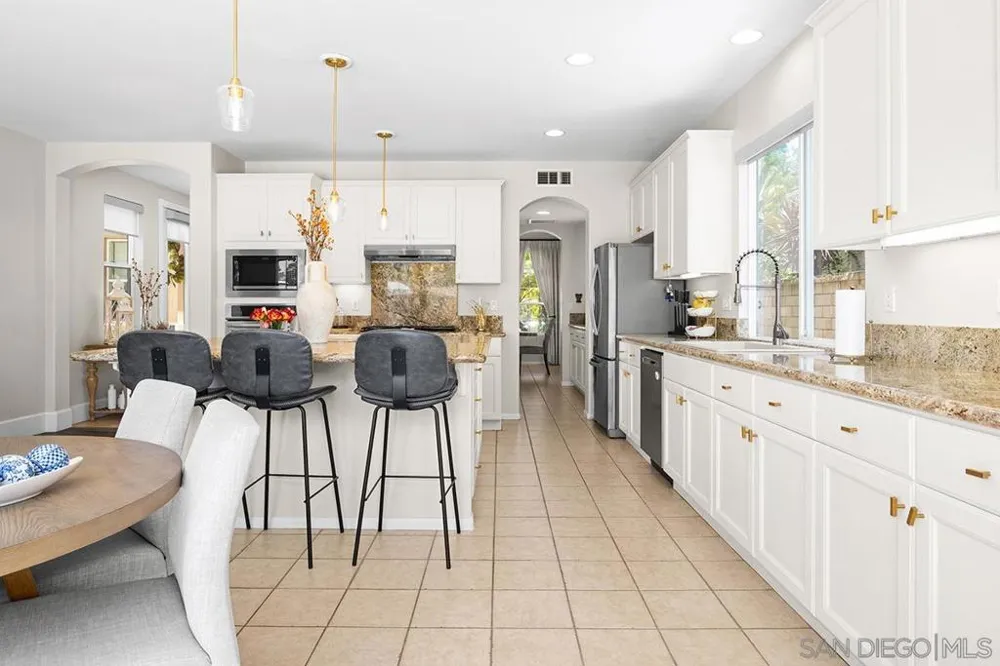 2340 Douglaston Glen Escondido, CA 92026