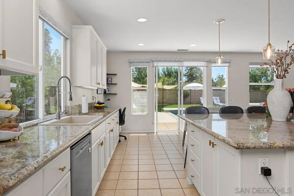 2340 Douglaston Glen Escondido, CA 92026