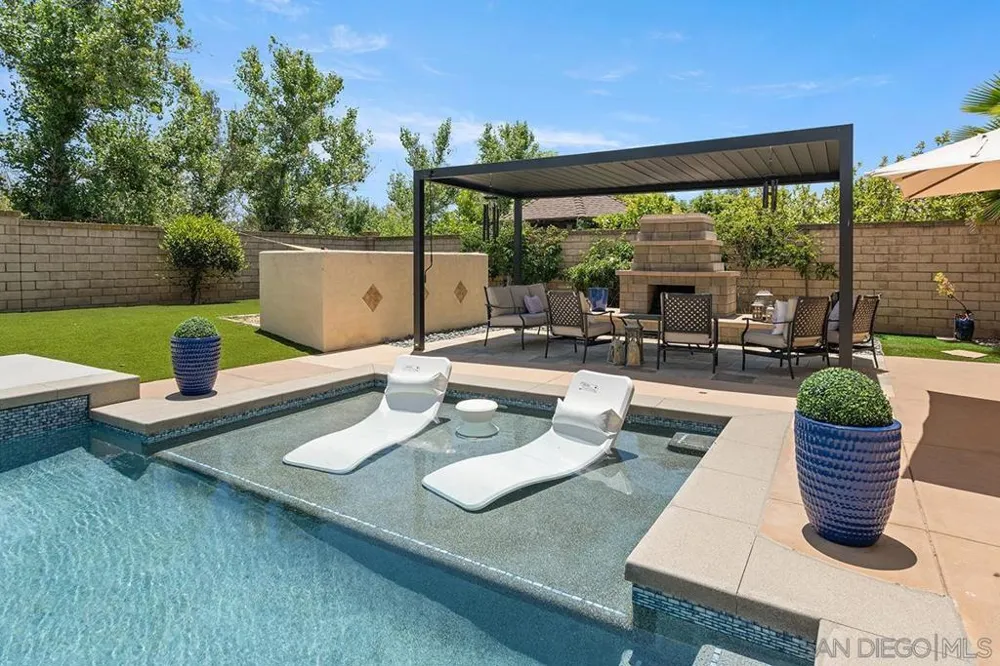 2340 Douglaston Glen Escondido, CA 92026