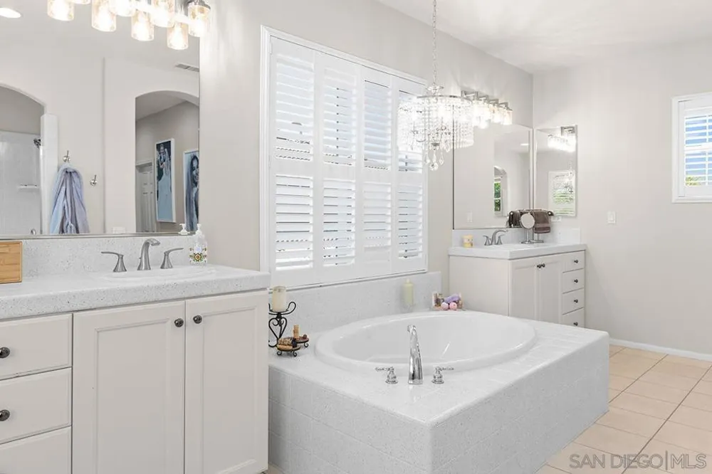 2340 Douglaston Glen Escondido, CA 92026