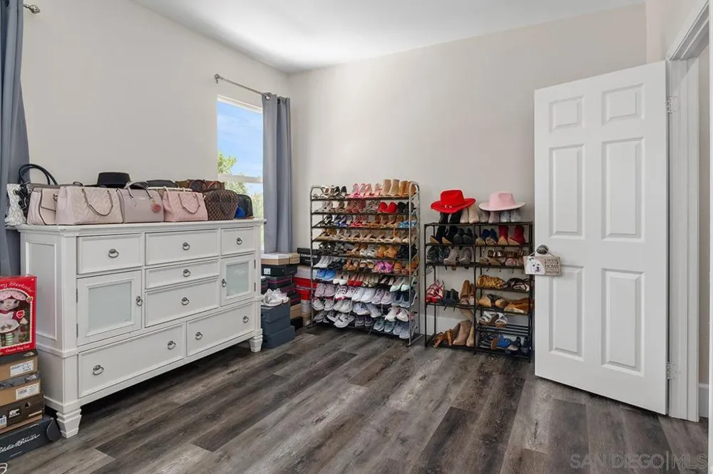 2340 Douglaston Glen Escondido, CA 92026