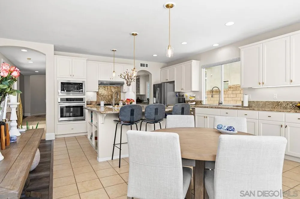 2340 Douglaston Glen Escondido, CA 92026